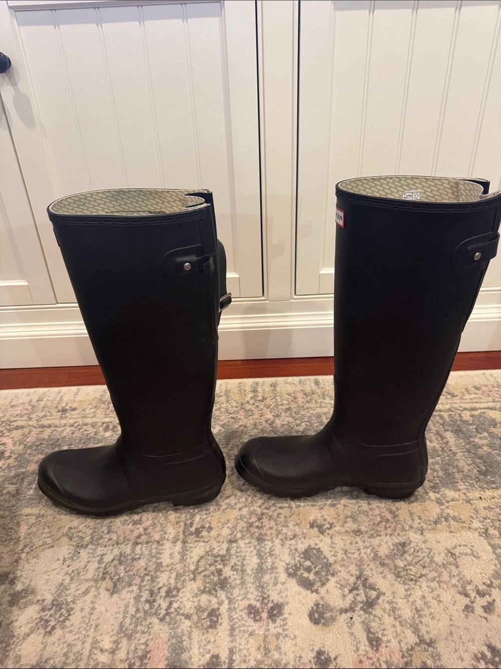 Hunter Women's Adjustable Black Rain Boots with Red Logo - Picture 5 of 6
